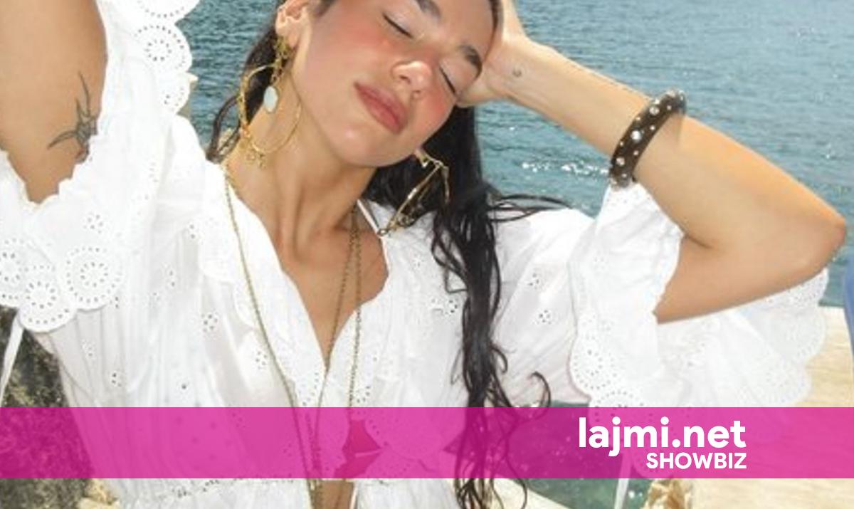 Dua Lipa ndan imazhe nga pushimet e saj, zgjodhi “Kep Merli” nga jugu i Shqipërisë