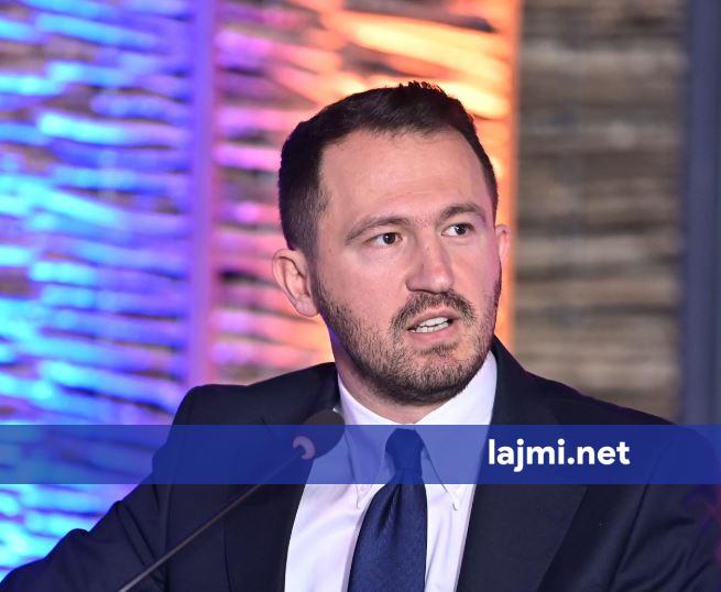 Krasniqi kritikon Presidenten Osmani  Në kulmin e krizës me SHBA të  ajo thur lavde për veten në vend të përgjegjësisë