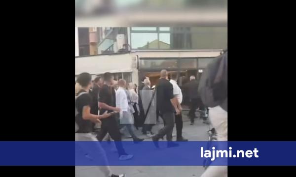 Kurti në Vushtrri pritet me brohoritje për Hashim Thaçin