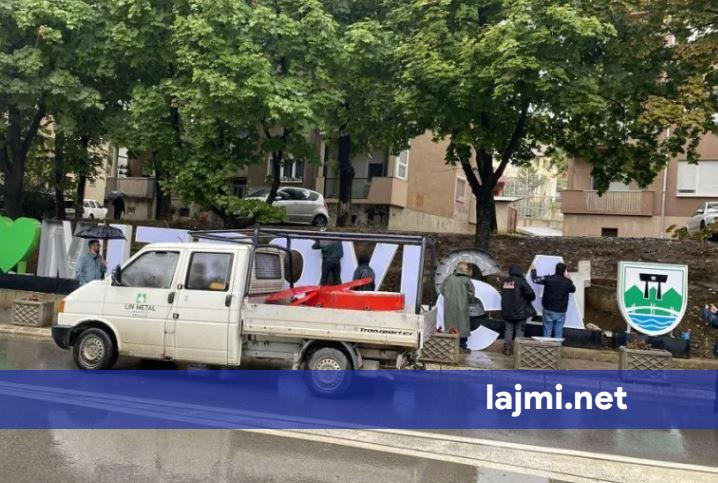  Një akt të hapur të mos tolerancë    Gjuriq e quan provokim heqjen e mbishkrimit cirilik në Mitrovicë