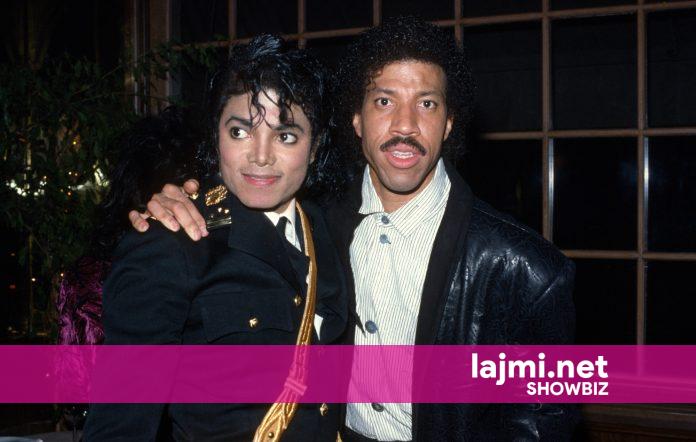 Michael Jacksonit i vinte era e keqe se nuk i ndërronte rrobat me ditë, zbulon Lionel Richie