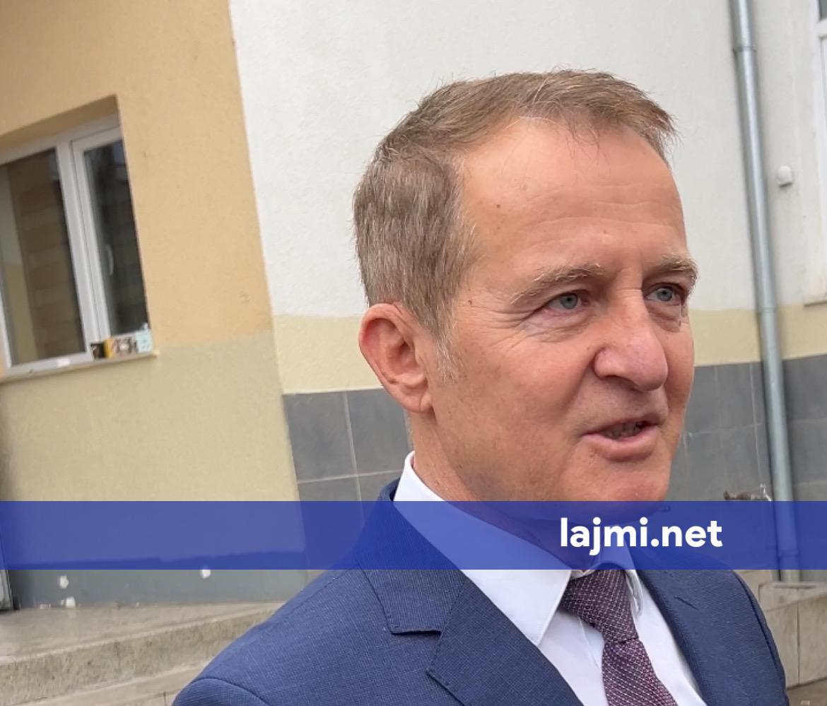 Kandidati i PDK së për kryetar të Vushtrrisë  Ferit Idizi voton bashkë me gruan