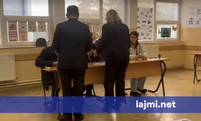 Halil Thaçi i drejtohet kutive të votimit në Obiliq