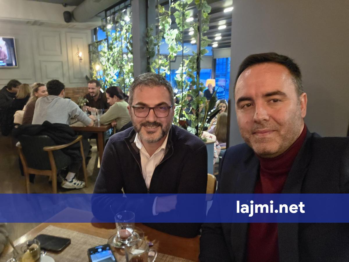 Konjufca në Gjakovë  poston fotografi me Golën  Miku i studimeve