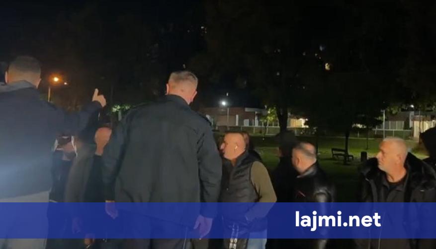 Po ecim për në shtëpi ose t i lidhin krejt   qytetarët e mbledhur  përplasen  me policinë