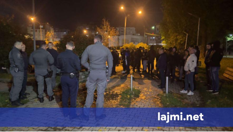 Disa qytetarë tentojnë të ofrohen te Qendra e Numërimit në Mitrovicë  intervenon policia