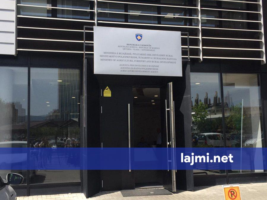 Ministria e Bujqësisë paguan mbi 2 70 € për një pije   Nënshkruan kontratë në vlerë 67 mijë euro për shërbime gastronomike për 3 vite