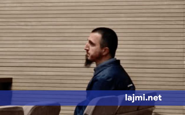 Mësimdhënësi që hodhi në mbeturina flamurin kombëtar dhe plisin  deklarohet i pafajshëm