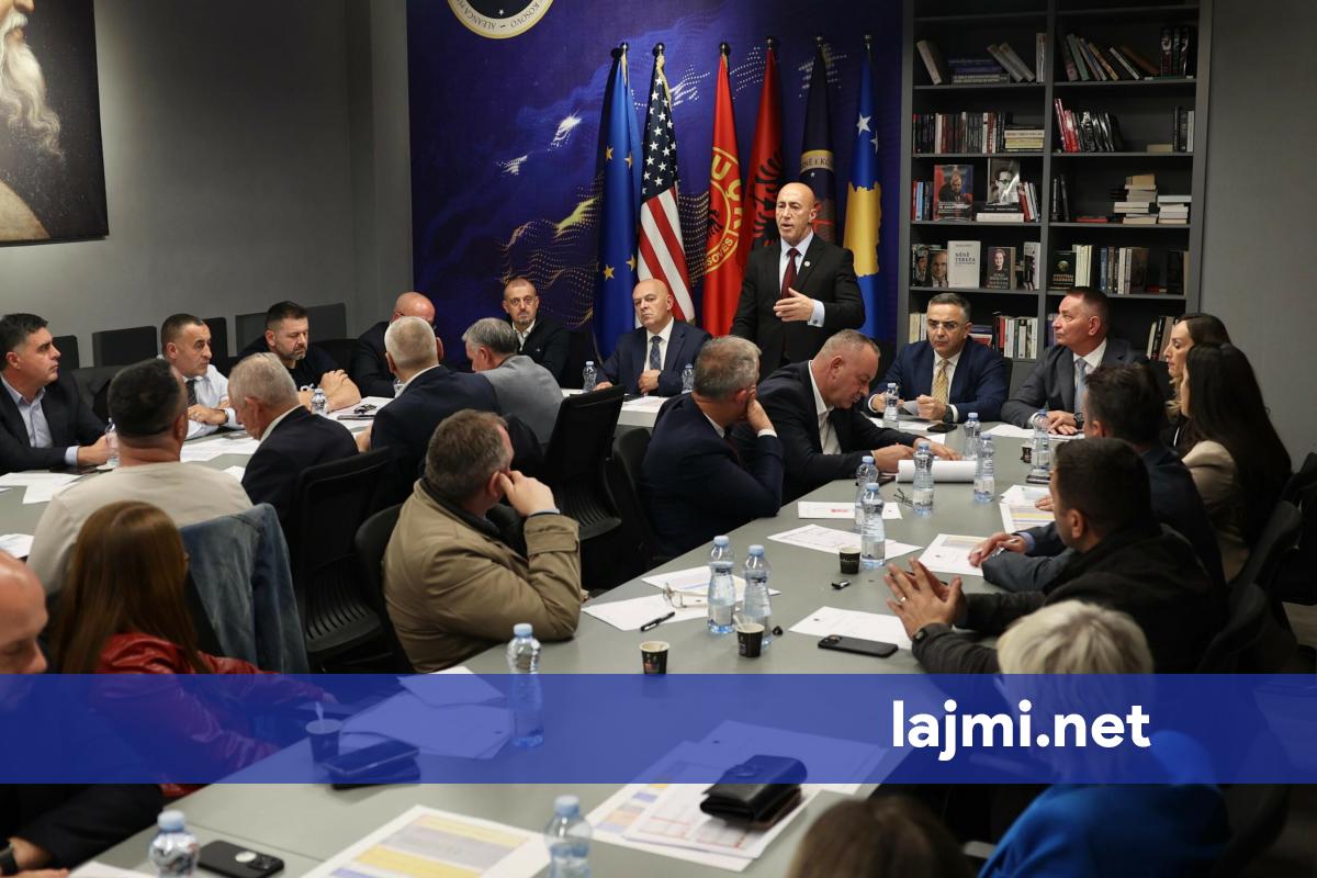 Lëvizje brenda AAK së   Ramush Haradinajt i kërkohet të shqyrtojë ofertën për koalicion me VV në