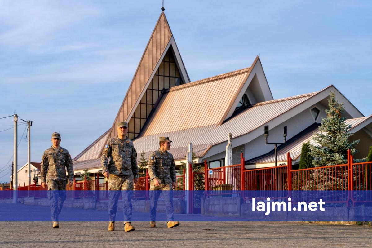 Ushtarët moldavë të KFOR it patrulluan në Gjakovë