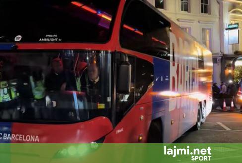 autobusi-i-ekipit-te-barces-u-sulmua-mbreme-gjate-rruges-per-ne-stamford-bridge