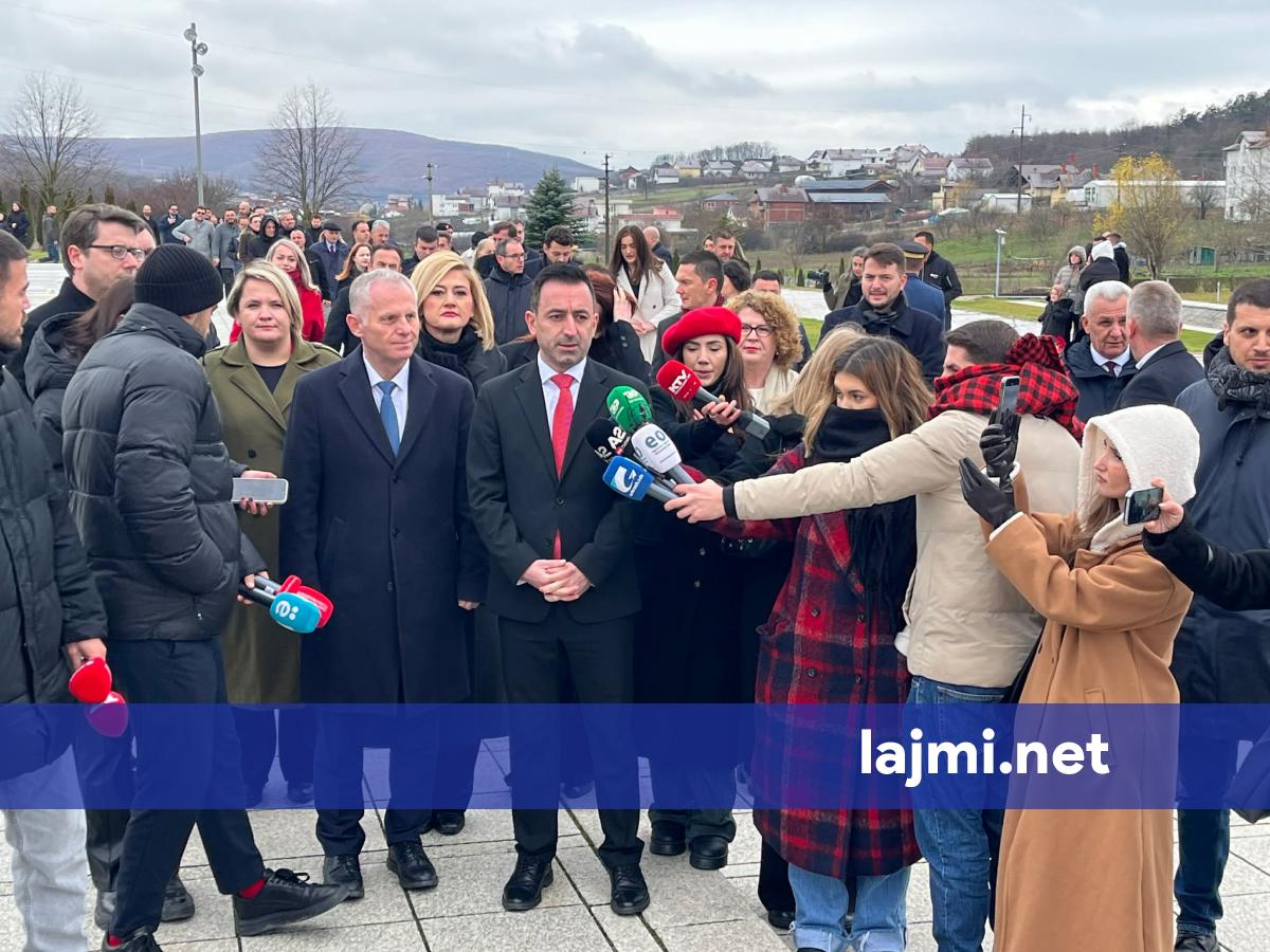 basha-per-homazhe-ne-prekaz-dite-e-shenjte-per-te-gjithe-shqiptaret