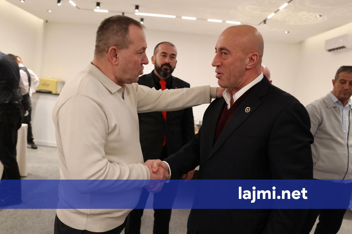 Ramush Haradinaj  28 Nëntori i zbrazët pa bashkëluftëtarët që po gjykohen padrejtësisht në Hagë