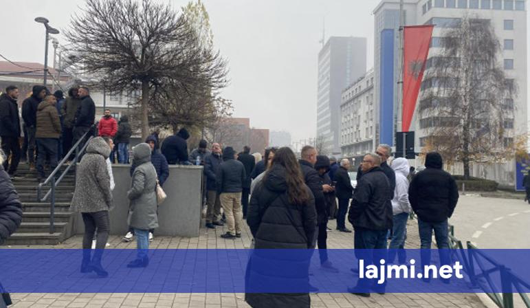 Trafiku urban paralajmëron bllokim tërëditor të ditës