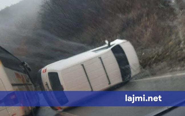 Vetaksident në rrugën Gjilan Kamenicë  i lënduar mbetet një person