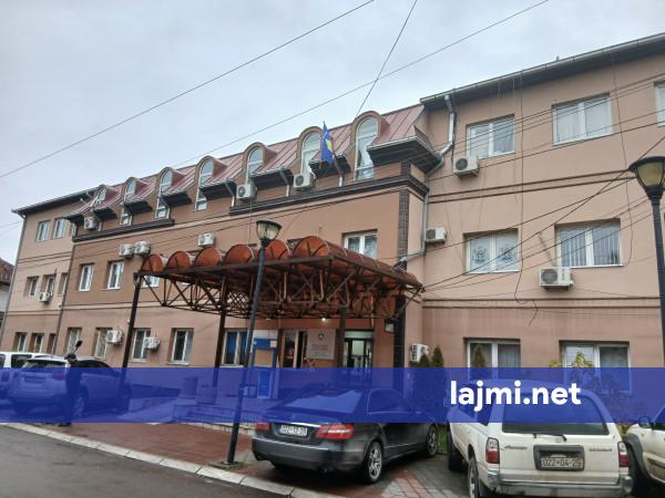 Sfidat dhe vështirësitë e Zeqirit dhe Pecit  ky i fundit u provokua nga Dragisha Miloviq