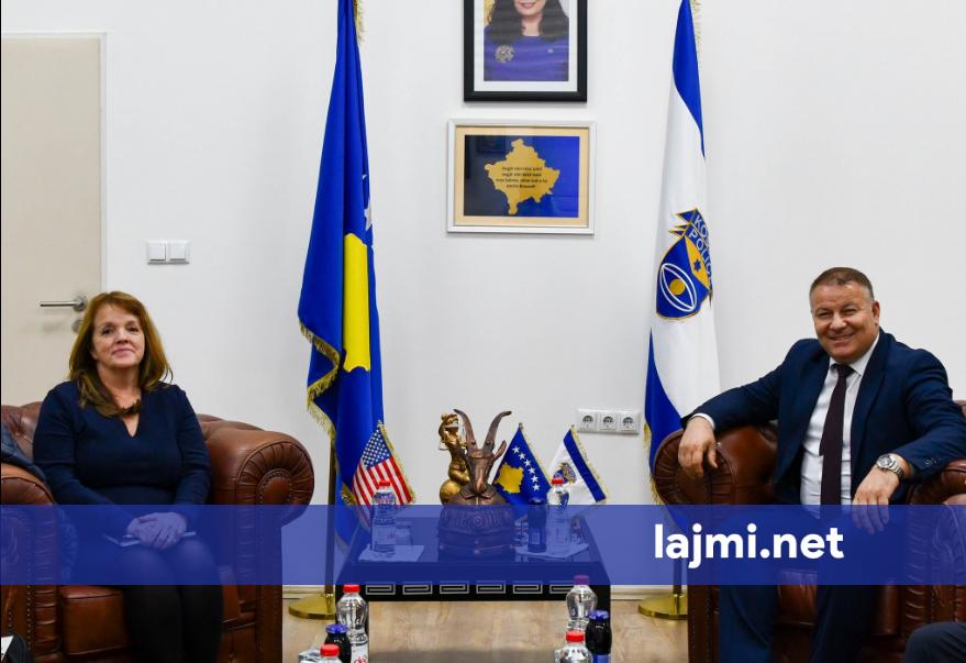 Drejtori i Policisë së Kosovës takon përfaqësues të INL Kosova
