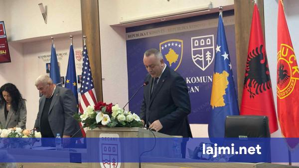 Ramosaj betohet si kryetar i Deçanit  premton transparencë e zhvillim për qytetarët