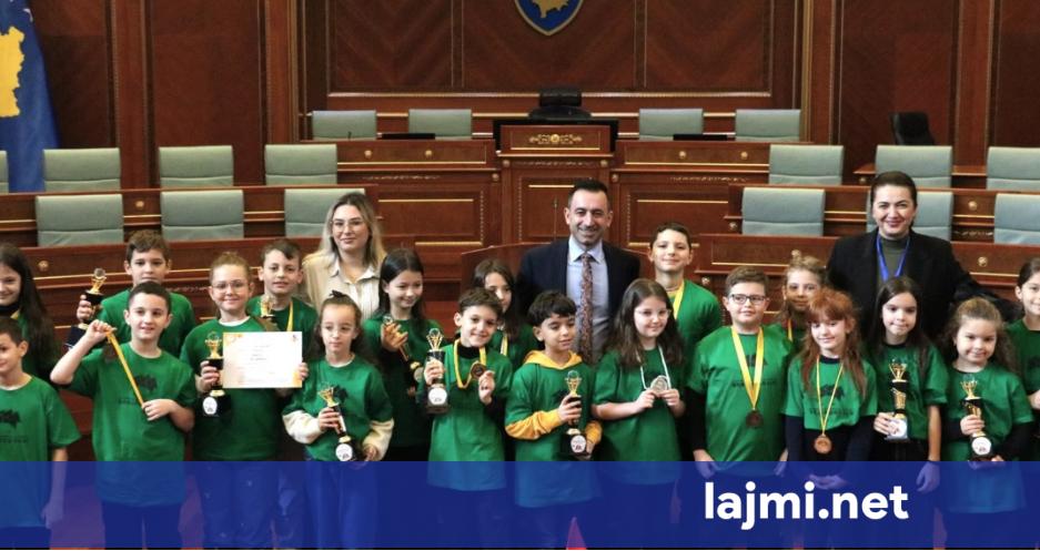 Basha mirëpret nxënësit që përfaqësuan Kosovën në Dubai
