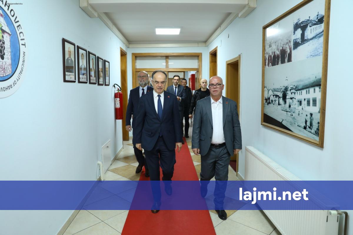 Smajl Latifi pret në takim Begajn  i dorëzoi dekoratën  Medalja e Lirisë 