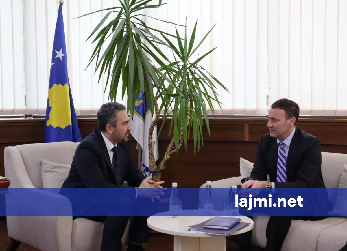 Zyrtari i DASH it takohet me kryetarin e KQZ së  biseduan për zgjedhjet e 28 dhjetorit