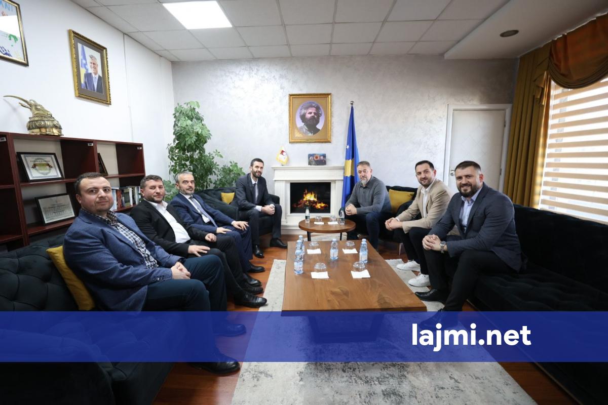 Lushtaku priti në takim disa kandidatë për deputetë nga PDK  Me profesionalizmin e tyre do të jenë zëri i duhur në Kuvend
