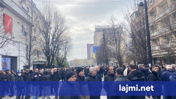 Nis protesta e punëtorëve të KEK ut për rritje pagash