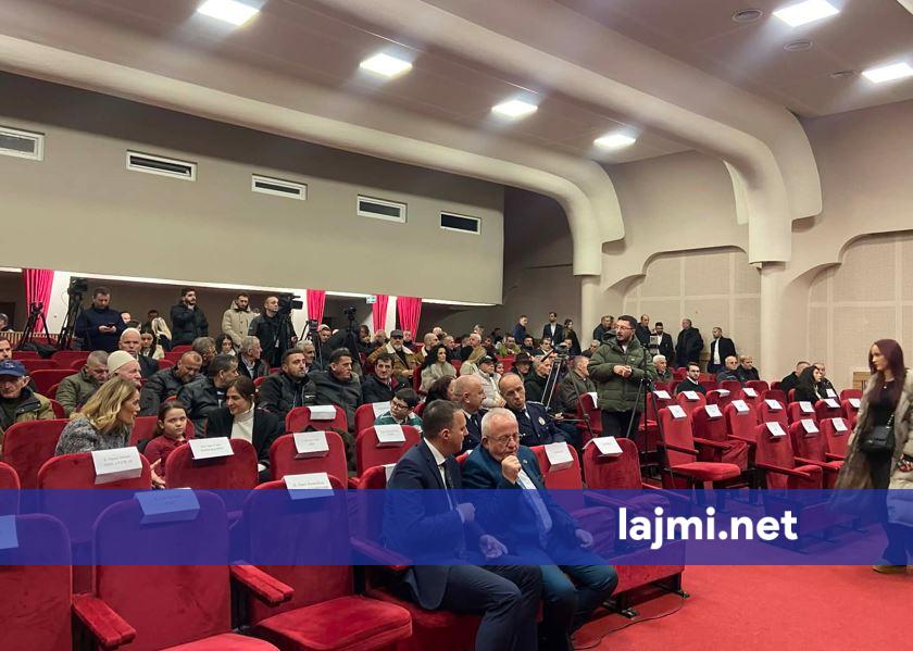 Betimi i Faton Pecit bëhet në Qendrën Kulturore të Mitrovicës së jugut  jo tek objekti i komunës