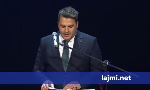 Armend Muja me zë të lartë si të Kurtit  Dy rrugë janë  ato të 20 vjet hajnive  dhe neve që jemi e ardhmja