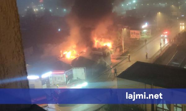 Zjarr afër stacionit të autobusëve në Prizren  disa lokale kaplohen nga flakët