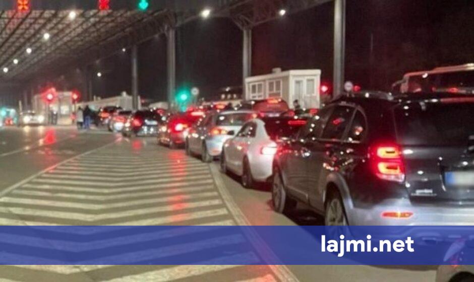 Gjendja në pikat kufitare  deri në 60 minuta pritje te Dheu i Bardhë për të hyrë në Kosovë