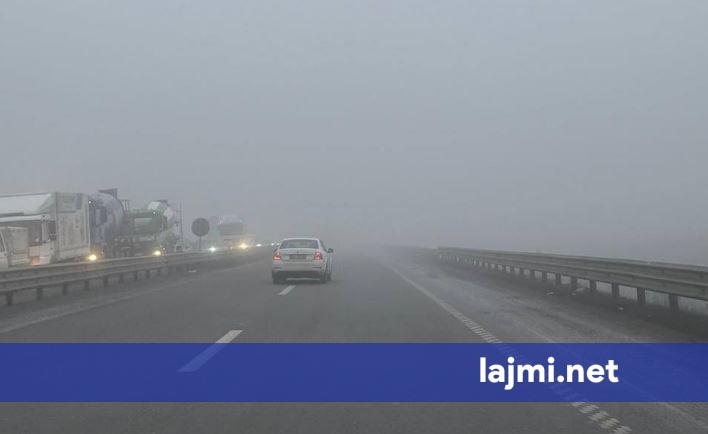 Policia apelon për kujdes të shtuar në trafik për shkak të mjegullës