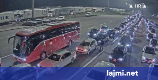 Kolonat e gjata  Ambasada e Kosovës në Kroaci del me njoftim për situatën e krijuar aty ku kalojnë mërgimtarët