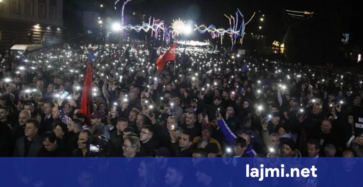 Opozita shqiptare me protestë kombëtare para Kryeministrisë