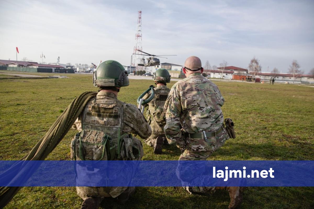 Ushtarët e KFOR it trajnohen me ngarkesa me litar në Kosovë