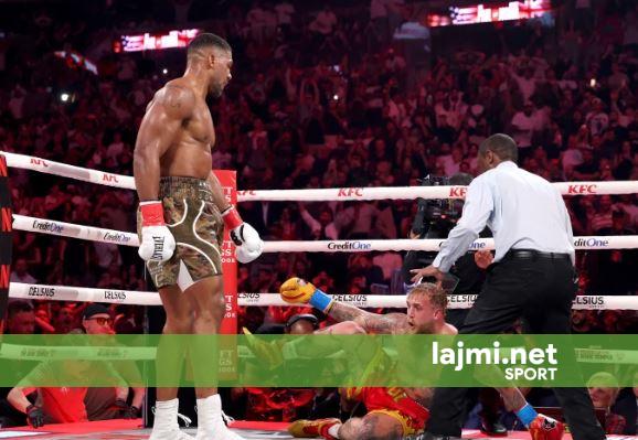 Joshua zbulon se sa fort e goditi Paulin  Ta rrëzoja u desh pak më shumë kohë  por dora e djathtë më në fund gjeti rrugën e saj