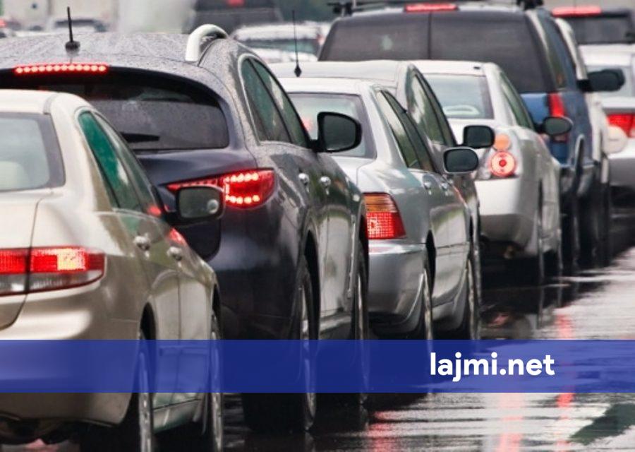 Thyhen shtatë vetura në parkingun e një objekti në Fushë Kosovë