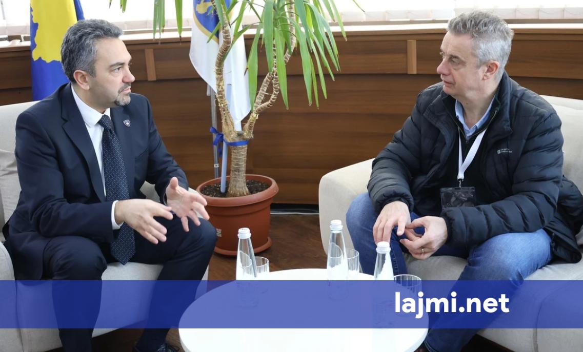 Ambasadori britanik pas vizitës në KQZ  Profesionalizëm dhe gatishmëri për mbarëvajtjen e zgjedhjeve