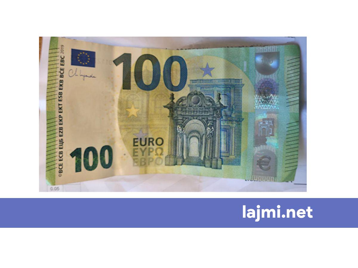 Tre të mitura i gjejnë 100 euro në shesh të Kamenicës  i dorëzojnë në Polici   Paratë iu kthyyen pronarit