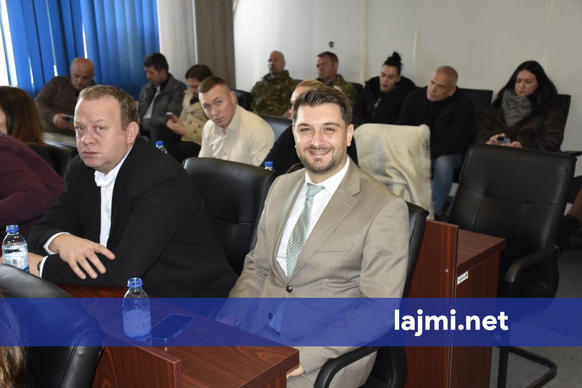 leutrim-ajeti-emerohet-nenkryetar-per-komunitete-i-komunes-se-gracanices-s-ka-koalicion-me-listen-serbe-kjo-percaktohet-me-ligj