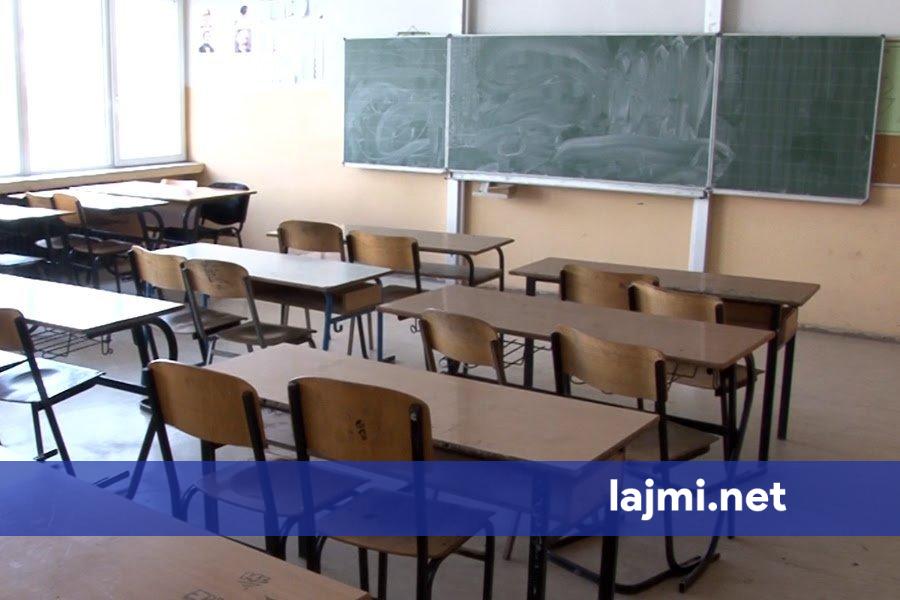 I ftohti dhe vërshimet bllokojnë shkollën   Mihal Grameno  shtyn gjysmëvjetorin e dytë për 19 janar