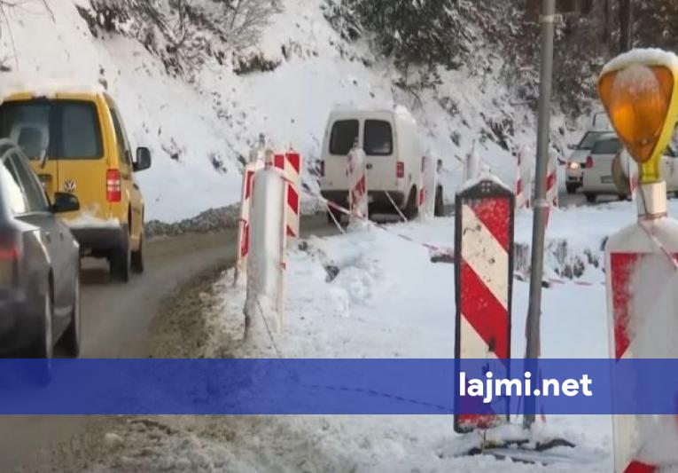 Reshjet atmosferike dëmtuan rrugën nacionale Zhur Dragash