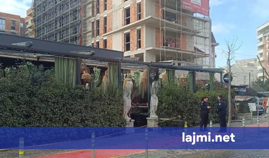 Therje me thikë në një lokal në Klinë