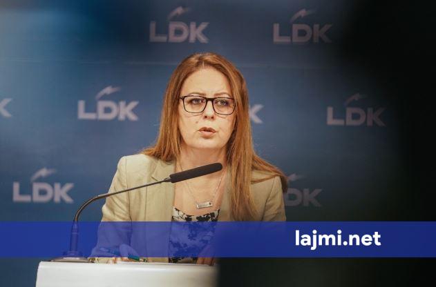 Hykmete Bajrami kërkon dorëheqjen e Abdixhikut dhe ofron dorëheqjen e saj nga nënkryetare e LDK së