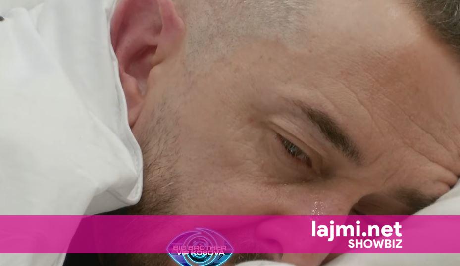 Arditi shpërthen në lot  i emocionuar nga tingujt e muzikës