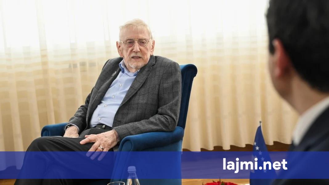 Bashkëshortja e ambasadorit Walker shtrihet në emergjencën e Vitisë  dyshohet se ka pësuar arrest kardiak