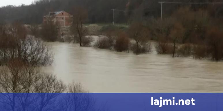 Fermerët e Suharekës preken nga vërshimet  kërkojnë mbështetje