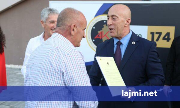 Vdes ish luftëtari i UÇK së dhe anëtari i AAK së  ngushëllon Haradinaj