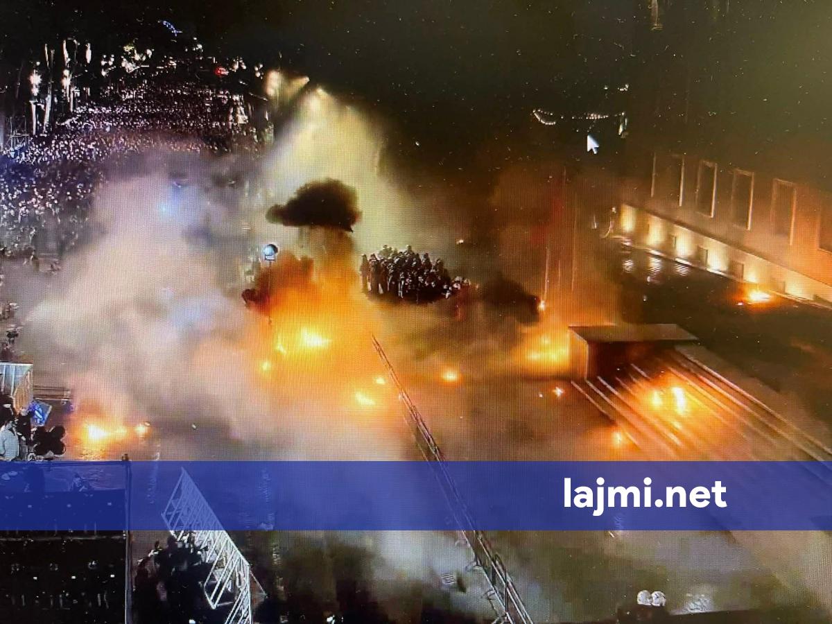 Protesta në Tiranë  Arrestohen 20 qytetarë