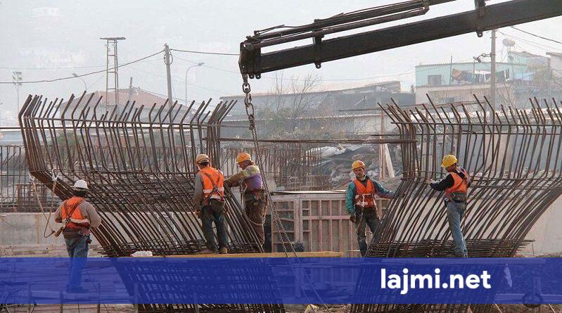 Këputet vinçi gjatë punimeve  lëndohet një punëtor në Shkabaj